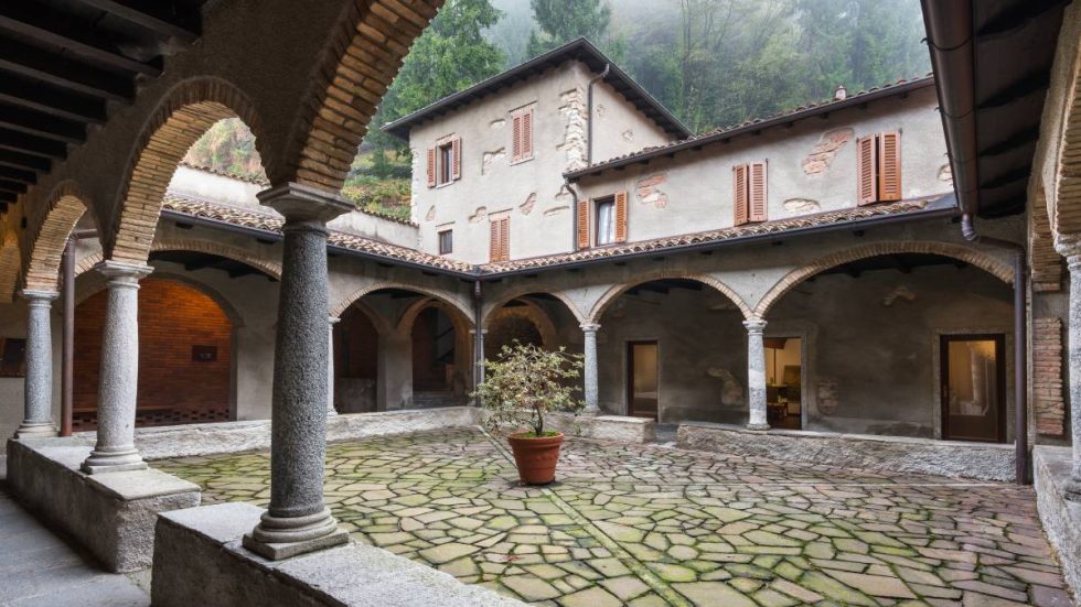 L’Eremo San Salvatore L'Eremo San Salvatore