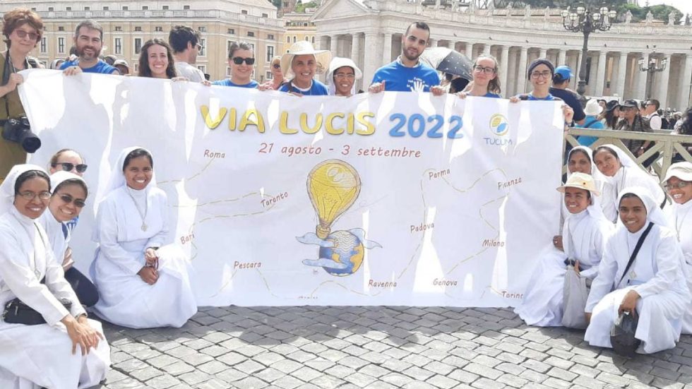 Via Lucis 2022 – Piazza San Pietro low Via Lucis 2022 - Piazza San Pietro low