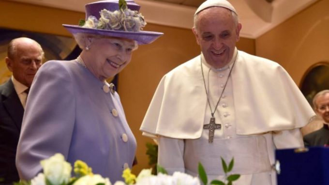 Elisabetta II, una corona nella storia