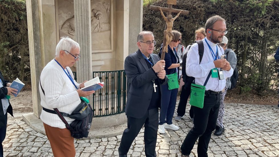 L’Arcivescovo guida la Via Crucis Fatima 2022