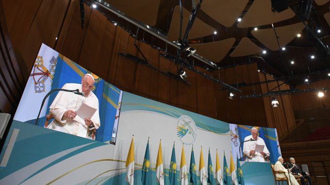 Il Papa in Kazakhstan «per amplificare il grido della pace»