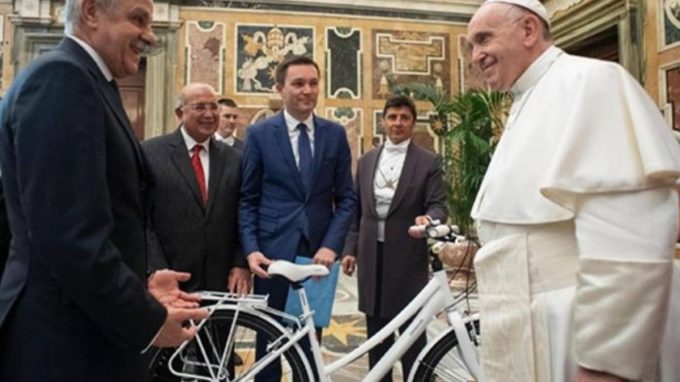 «I ciclisti del Papa» premiati al Ghisallo
