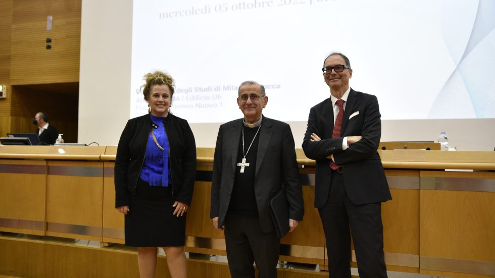 Da sinistra, la rettrice dell’Università di Milano-Bicocca, Giovanna Iannantuoni, l’arcivescovo di Milano, monsignor Mario Delpini e il vicedirettore del «Corriere della Sera» Venanzio Postiglione