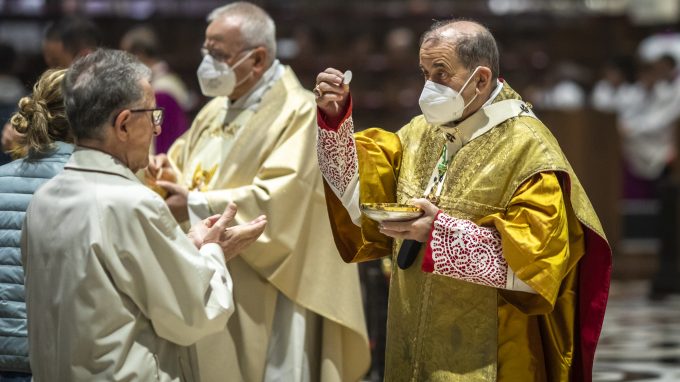 «I santi non sono una moltitudine senza volto, ma amici con cui dialogare»
