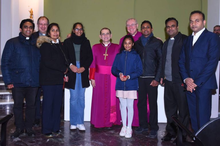 Un incontro degli anni scorsi tra l'Arcivescovo e i rappresentanti delle comunità etniche presenti a Milano nel contesto del Discorso alla Città