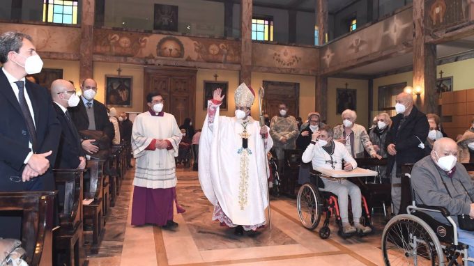 L’Arcivescovo al Palazzolo: «Natale, principio di speranza e vocazione»