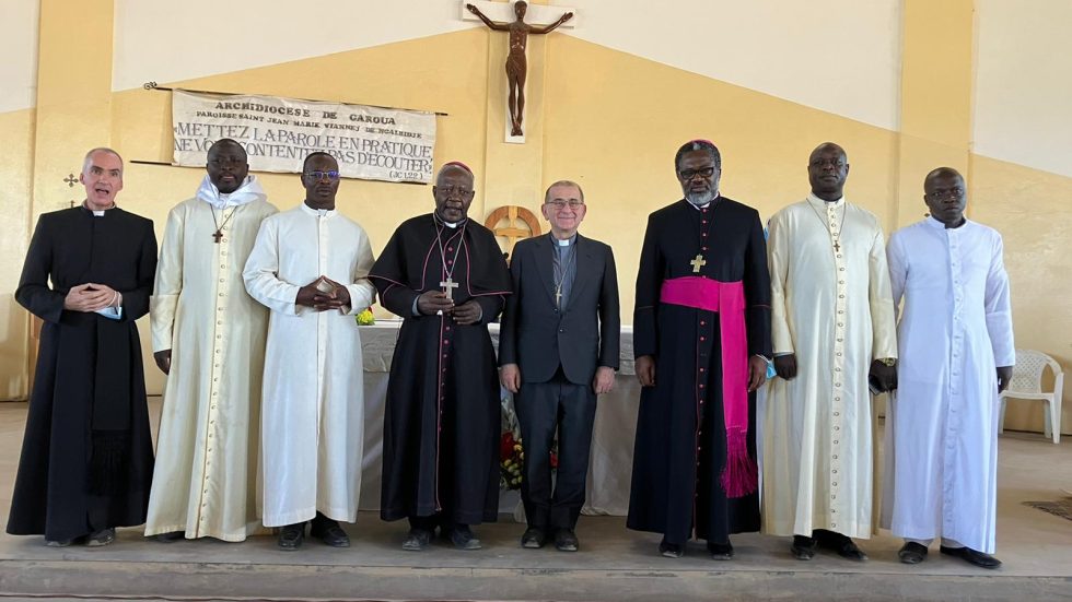 Monsignor Delpini con l'Arcivescovo di Garoua