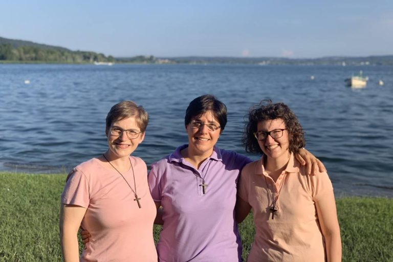 Le componenti della Fraternità di San Giuliano Milanese