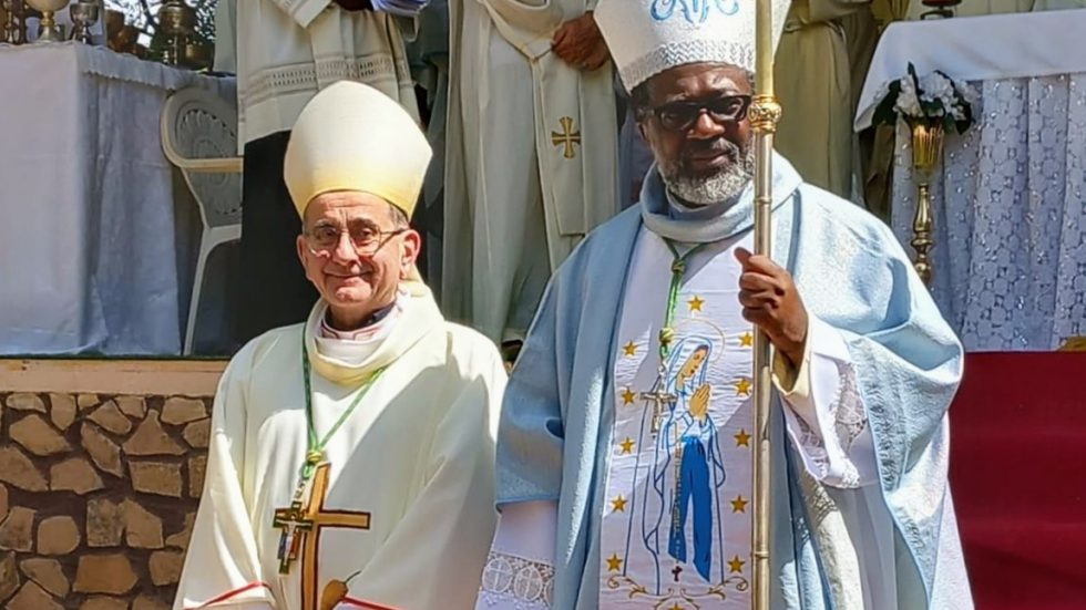 Monsignor Delpini insieme al vescovo di Garoua