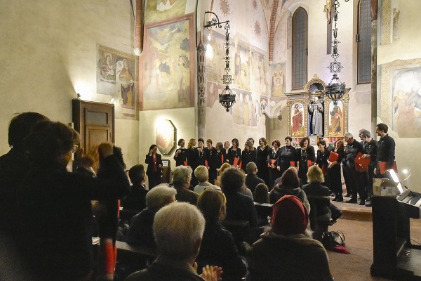 Il coro ViaDelCanto diretto dal Maestro Elena Casella 