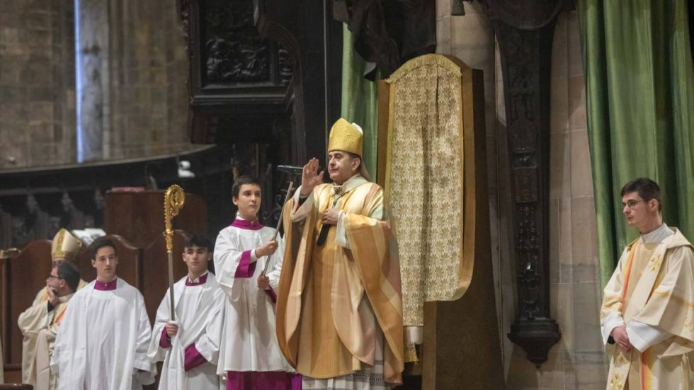 La benedizione dell'Arcivescovo (foto Agenzia Fotogramma)