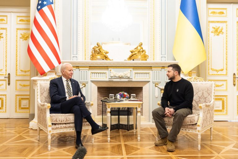 Il presidente Usa Joe Biden incontra il presidente ucraino Volodymyr Zelensky (Foto ANSA/SIR)
