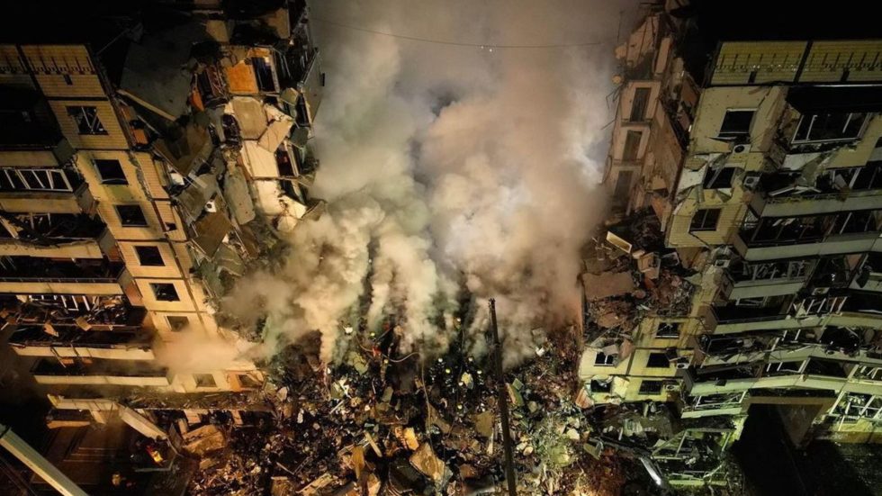 Conseguenze dell’attacco missilistico russo a Dnipro (foto FB Volodymyr Zelenskyi) Conseguenze dell'attacco missilistico russo a Dnipro (foto FB Volodymyr Zelenskyi)