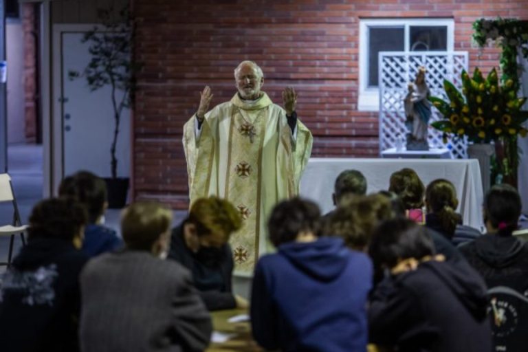 Il vescovo ausiliare di Los Angeles, monsignor David O'Connell (Foto AFP/SIR)