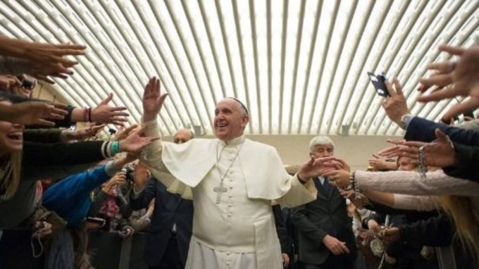 Il Papa: «In Quaresima diventiamo artigiani di sinodalità»