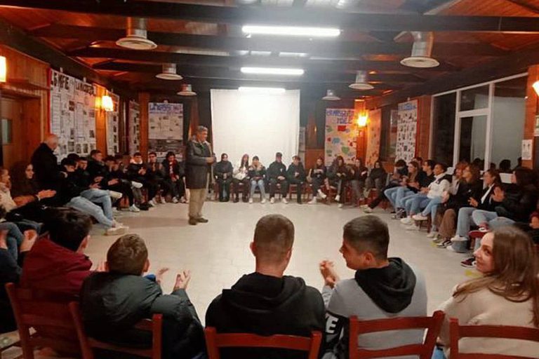 Ragazzi di Passirana di Rho in una recente visita alla Libera masseria di Cisliano