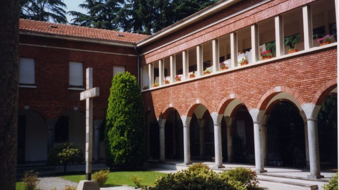 «Vaccinati contro l’umor nero»: a Legnano incontro con suor Miriam