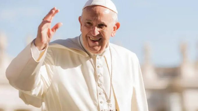 Papa Francesco: «La vita è mettersi in cammino, buona strada»