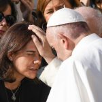 Papa Francesco e donne (foto Agensir)