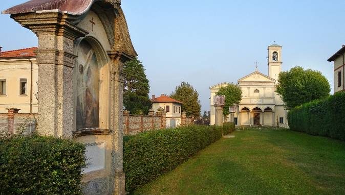 Guanzate, Via Crucis sul viale del Santuario