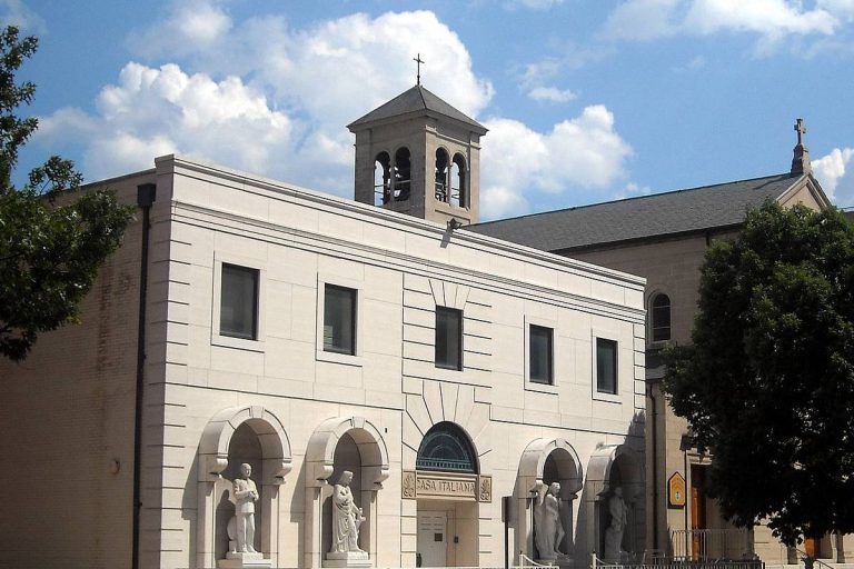 La Casa Italiana che sorge di fianco alla chiesa del Santo Rosario