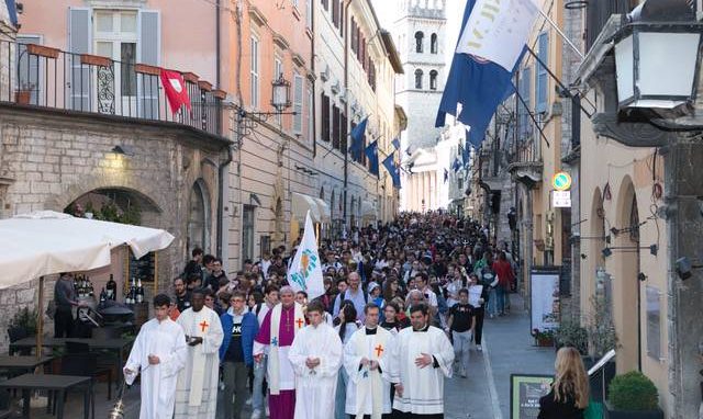 Millecinquecento ragazzi ambrosiani ad Assisi