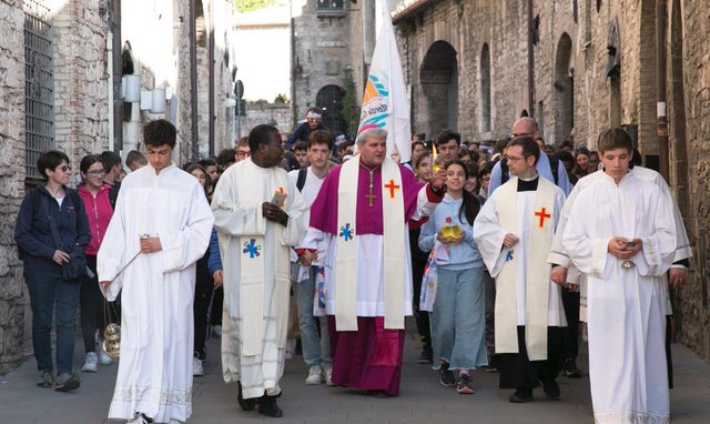 Millecinquecento ragazzi ambrosiani ad Assisi