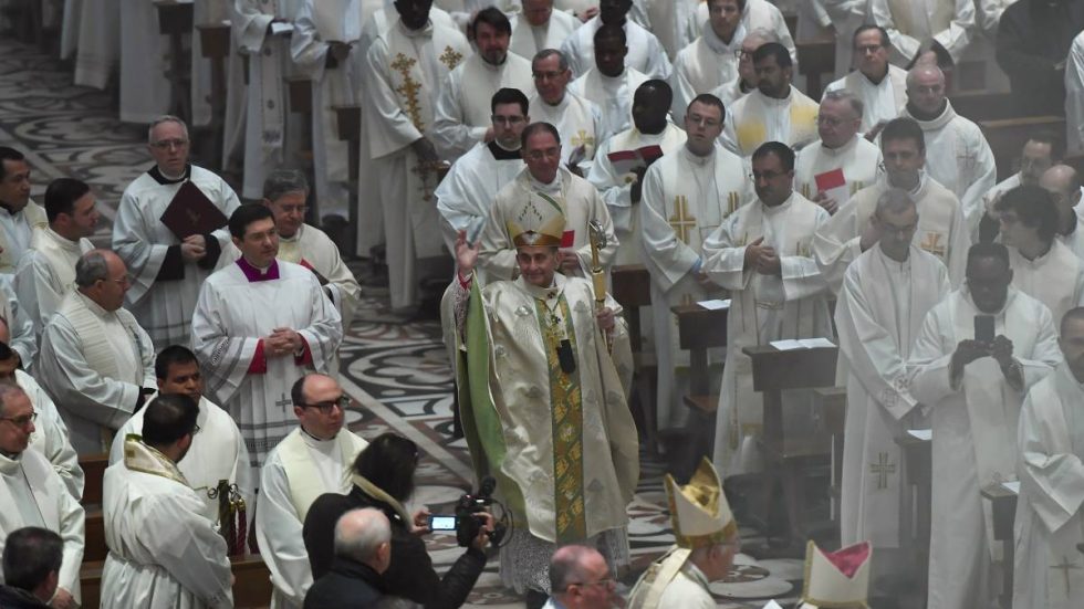 Il saluto dell'Arcivescovo ai sacerdoti concelebranti