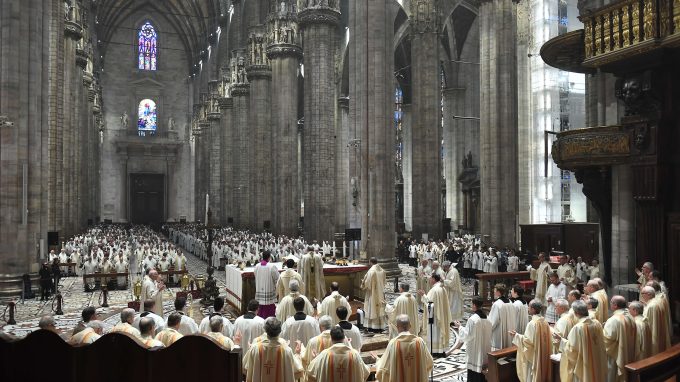 Celebrazione Ora Terza e Messa Crismale nel Duomo di Milano