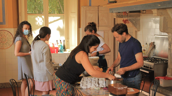 Vivere insieme agli altri per conoscere meglio se stessi