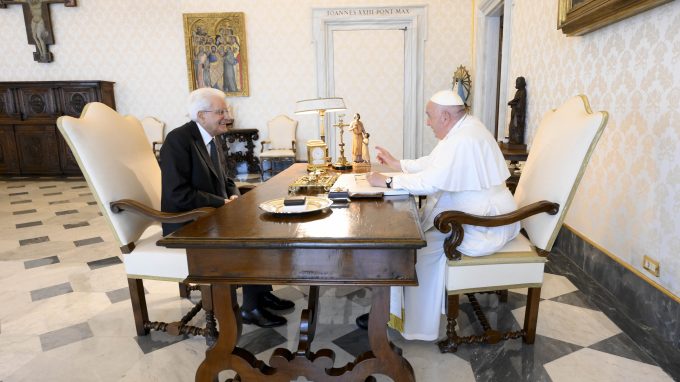 Il Papa a Mattarella: «Coerente maestro di responsabilità»