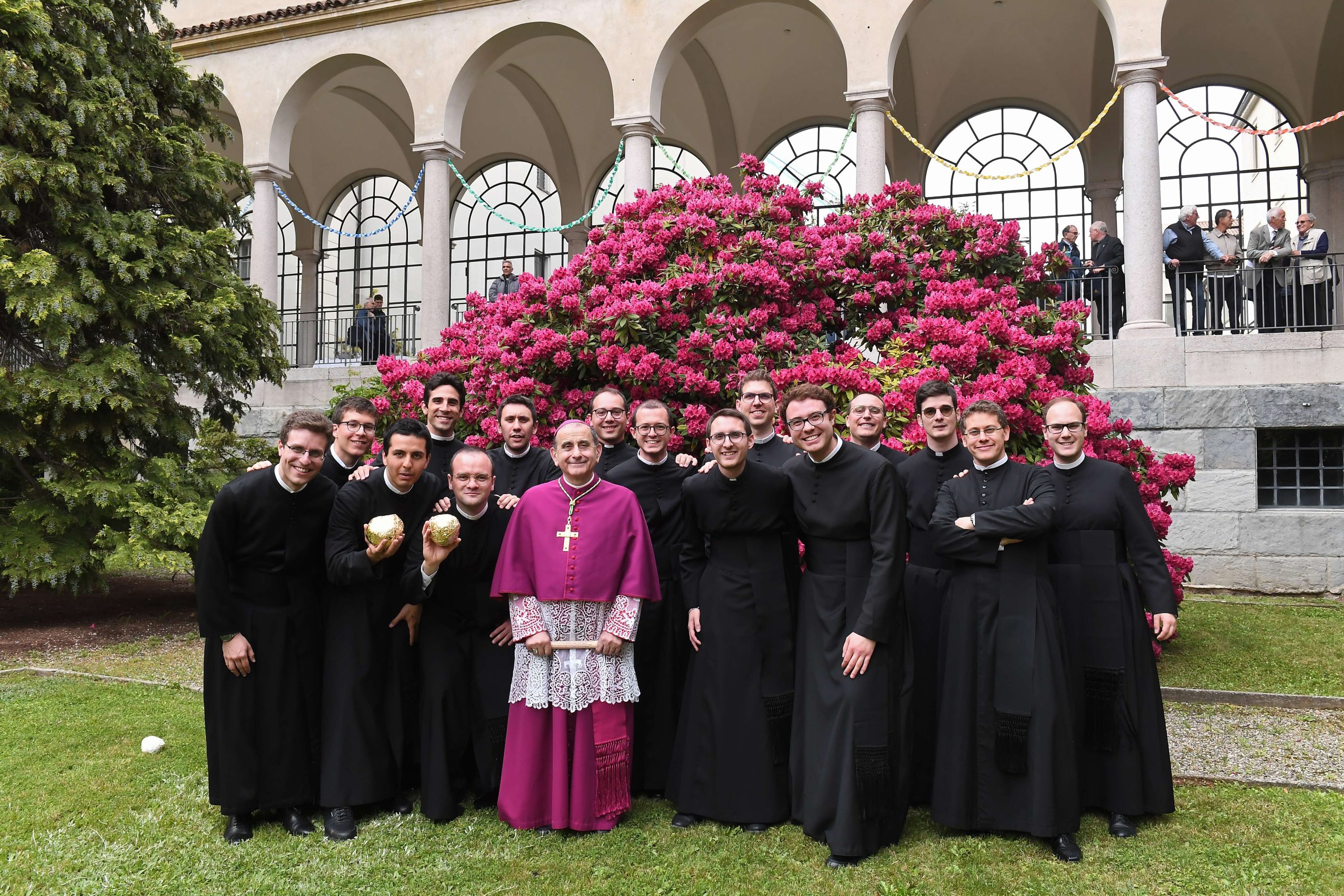 In Seminario la Festa dei Fiori con l'Arcivescovo e il cardinale Pizzaballa