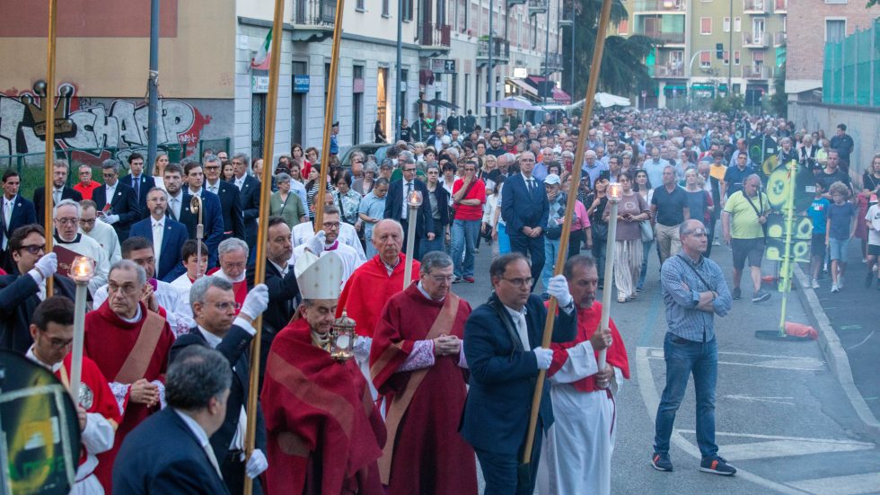 Un momento della processione (foto Agenza Fotogramma)