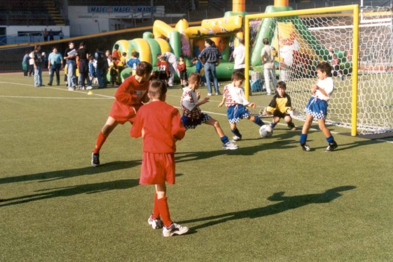 Giovanissimi impegnati in una partita di un torneo Csi
