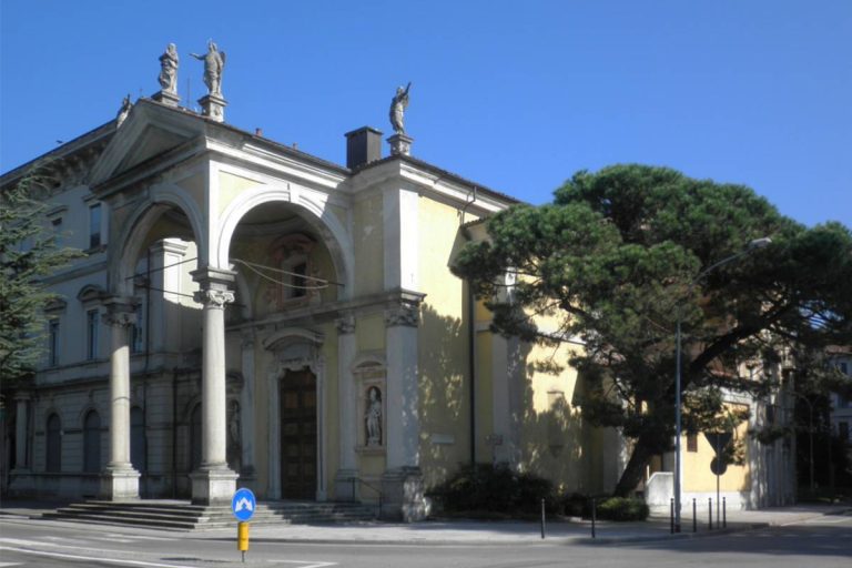 La chiesa di San Giuseppe a Luino