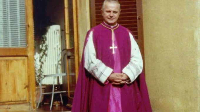 Majo, prete essenziale e uomo generoso