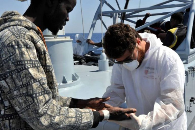 soccorso a rifugiati (foto Ordine di Malta)