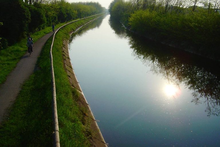Un tratto del Canale Villoresi a Parabiago (foto Marco de Bernardi) Un tratto del Canale Villoresi a Parabiago (foto Marco de Bernardi)