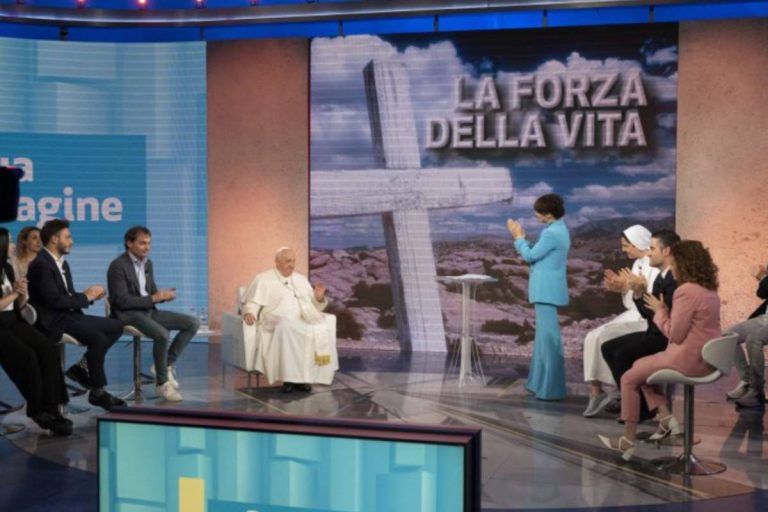 Un momento della trasmissione (foto Vatican Media / Sir)