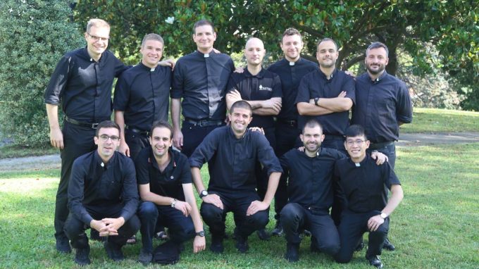 Fraternità San Carlo, Ordinazioni sacerdotali e diaconali