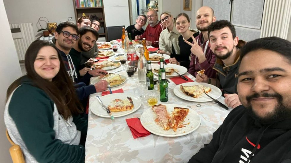 Famiglie km0_Annalisa e Franco Castoldi con i giovani dell’oratorio di San Biagio Annalisa e Franco Castoldi con i giovani dell'oratorio di San Biagio