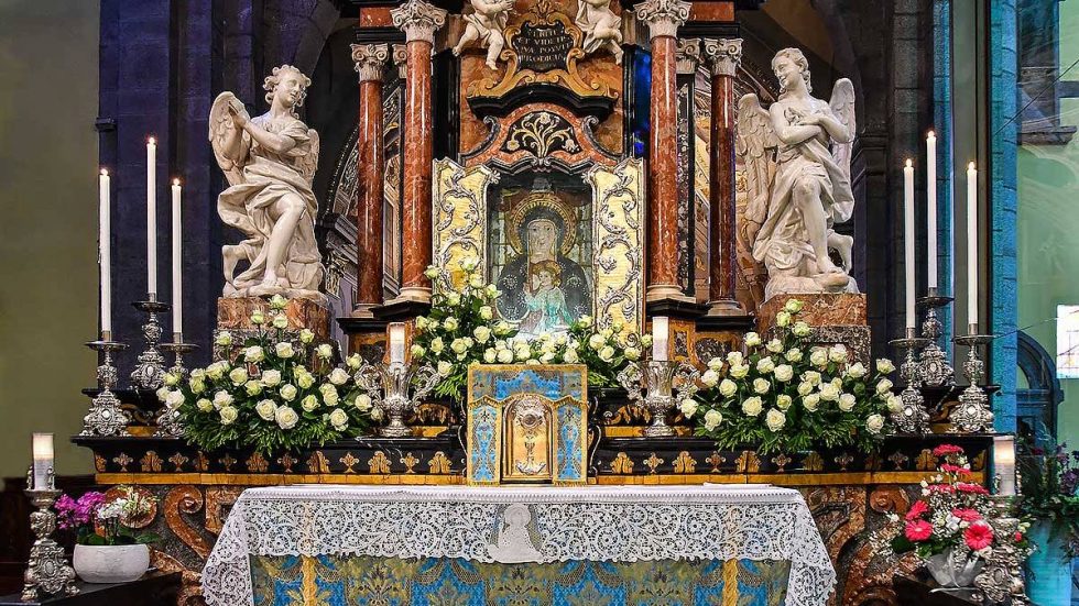 L'altare del Santuario di Re con l'immagine mariana