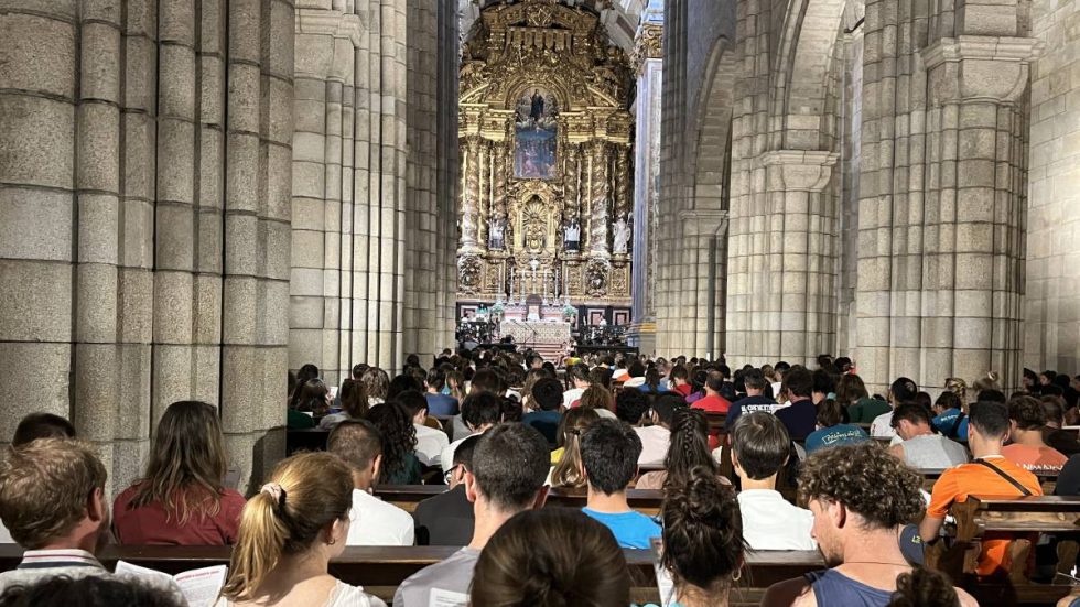 La Messa nella cattedrale di Porto  conclusione del gemellaggio post Gmg dei giovani ambrosiani