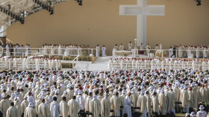 Papa Francesco: «Grazie giovani, la Chiesa e il mondo hanno bisogno di voi»