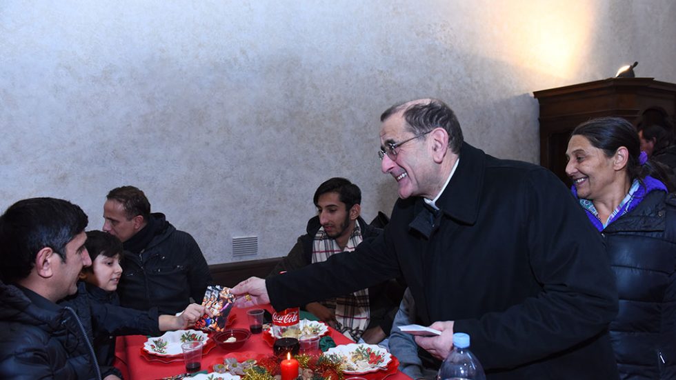 1-Il-Pranzo-di-Natale-presso-la-Chiesa-di-San-Bernardino L'Arcivescovo a un pranzo di Natale organizzato dalla Comunità di Sant'Egidio