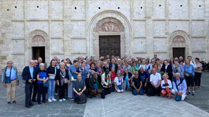 Ad Assisi pregando per gli oratori