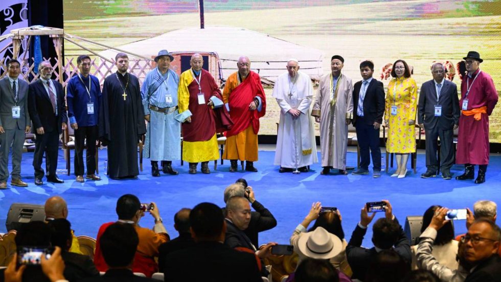 L'incontro tra papa Francesco e gli esponenti delle altre religioni 