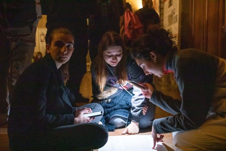 Un momento della Notte dei santi 2023 (Agenzia Fotogramma)