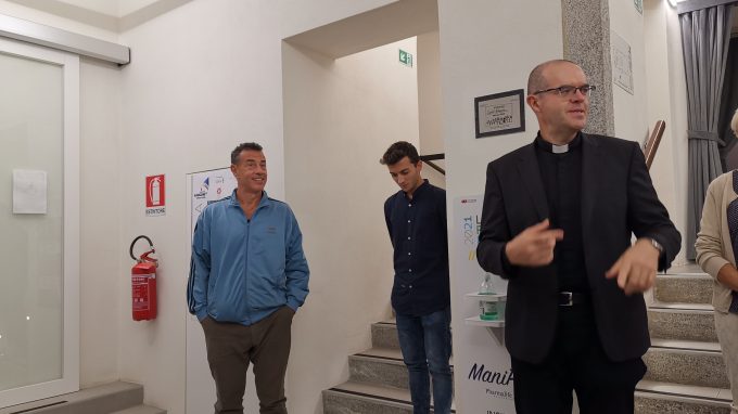 Monsignor Davide Milani, prevosto di Lecco, accoglie Garrone al Cinema Nuovo Aquilone