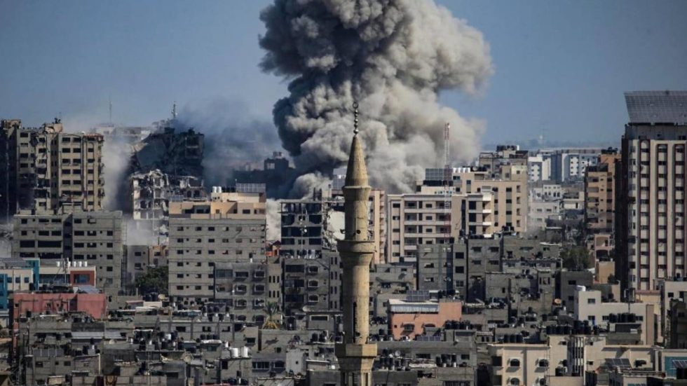 Bombardamenti israeliani su Gaza (Ansa)